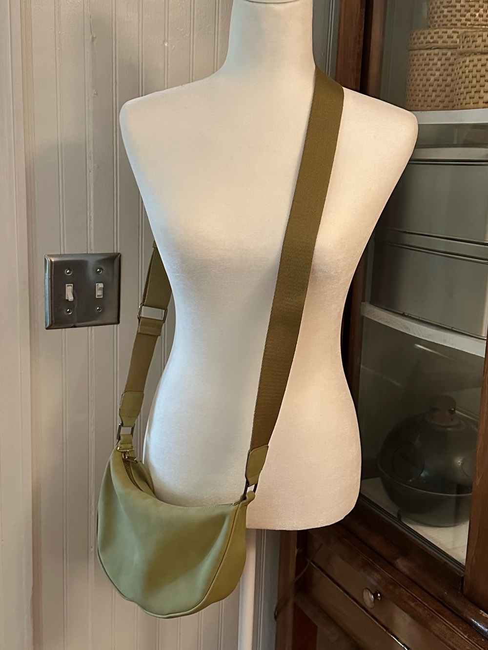 Universal Threads • women’s crossbody purse • bag • Like New